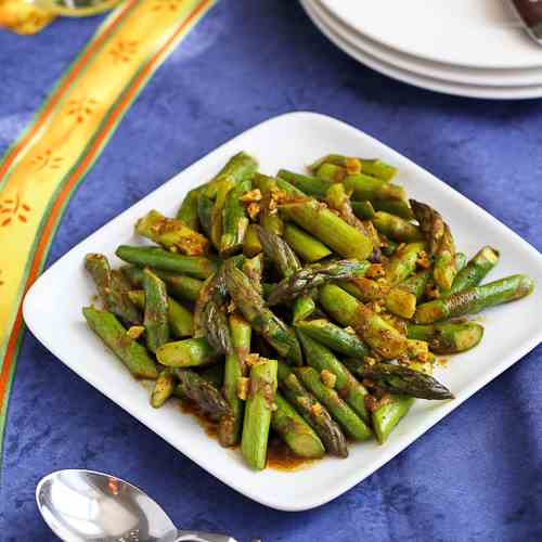 5-Ingredient Asparagus with Curry Sauce