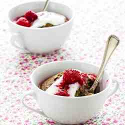 Little coconut cakes with raspberry sauce