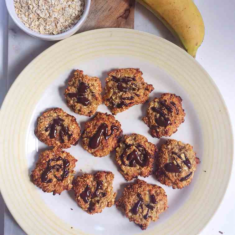 Two Ingredient Banana Oat Cookie Recipe