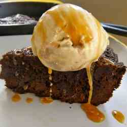 Salted Caramel Skillet Brownies