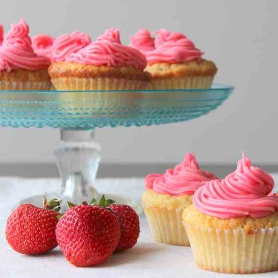 Vanilla and Strawberry Cupcakes