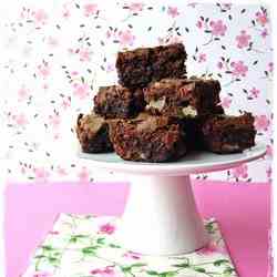 CHOCOLATE BROWNIES WITH CHERRIES