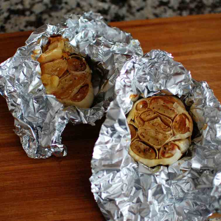 How to Roast Garlic at Home
