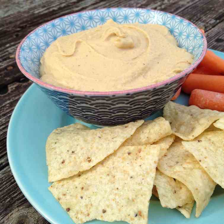 Hummus with a Hint of Lemon & Garlic 