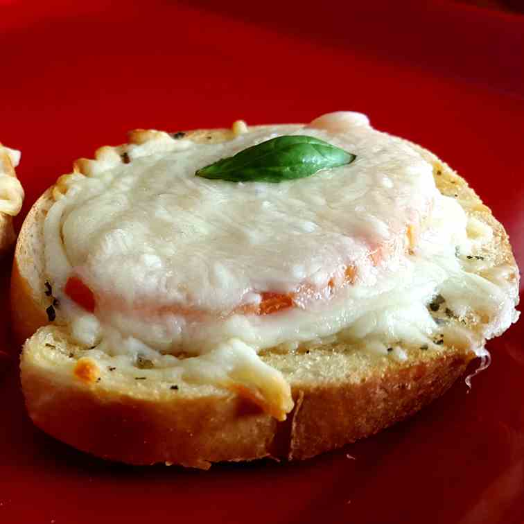 Tomatoes with Basil-Garlic Bread