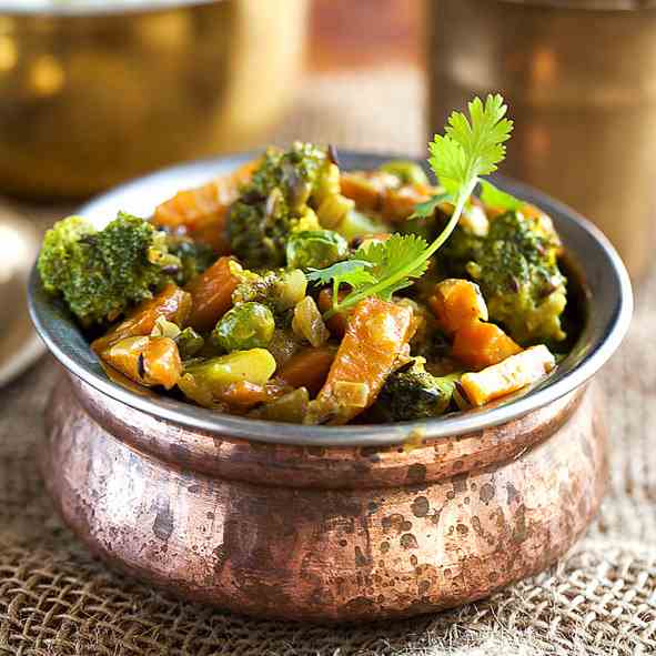 Broccoli, carrot and peas curry