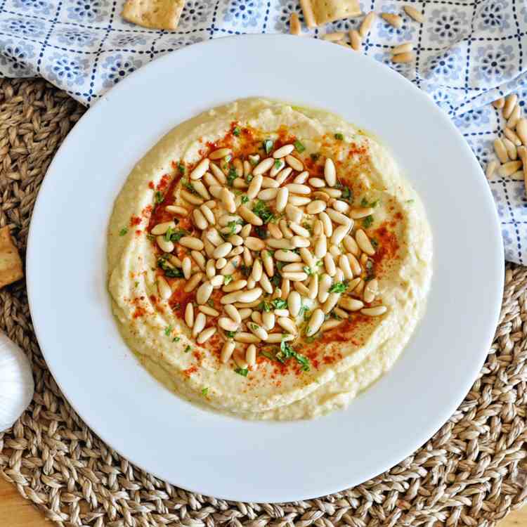 No Tahini Creamy Garlic Hummus