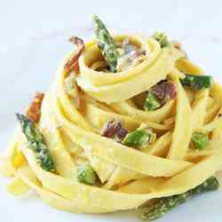 Tagliatelle with asparagus carbonara