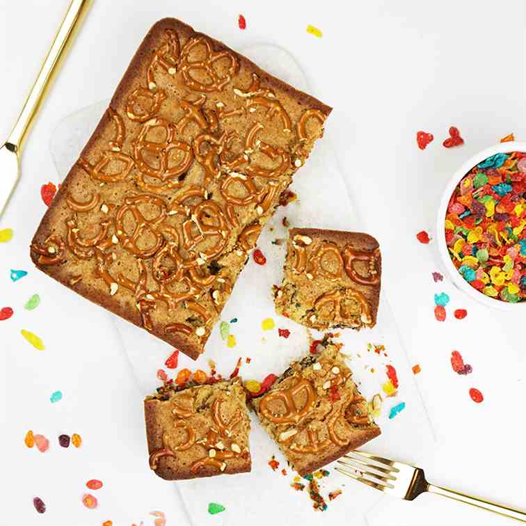 Pretzel blondies with cereal crust