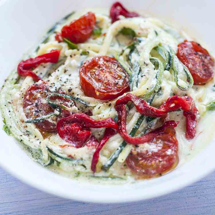 Zucchini noodles with yogurt