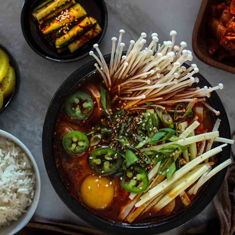 Kimchi Tofu Stew (Kimchi Soondubu Jjigae)