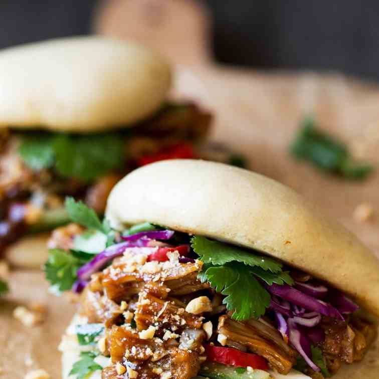 Vegan bao buns with pulled jackfruit