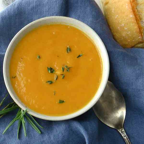 curried carrot and parsnip soup