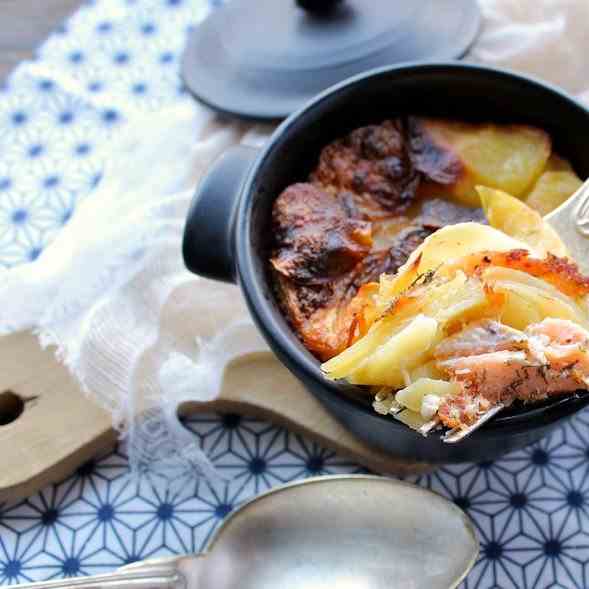 Potatoes  & salmon gratin casserole