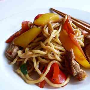 Pork and bell peppers fried egg noodles