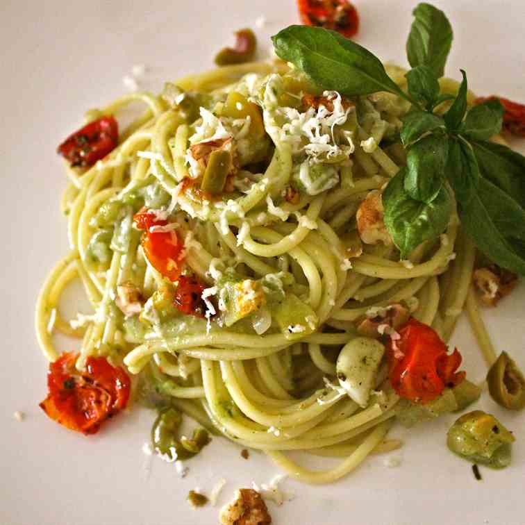 Spaghetti in Basil Pesto