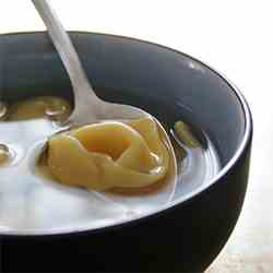 Cappelletti in brodo