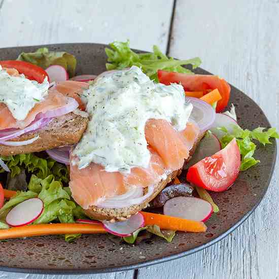 Smoked salmon and cucumber cream cheese sa