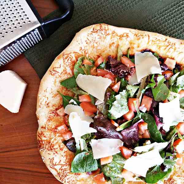 Tricolore salad pizza