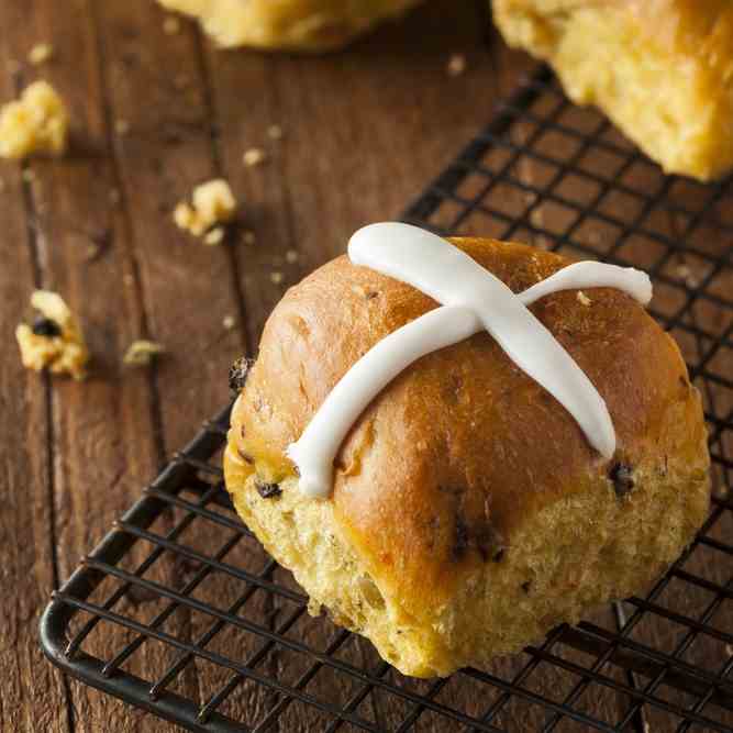 How to Make Hot Cross Buns in the Airfryer