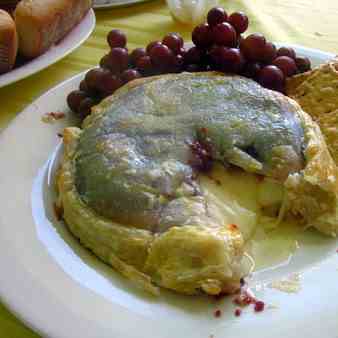 Baked Brie in Puff Pastry