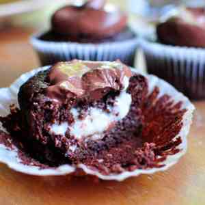 Chocolate Cupcakes with Vanilla Pudding