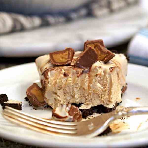 Easy Peanut Butter Cup Ice Cream Pie