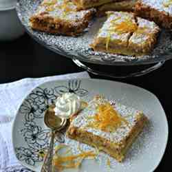 Almonds slices with lemon cream