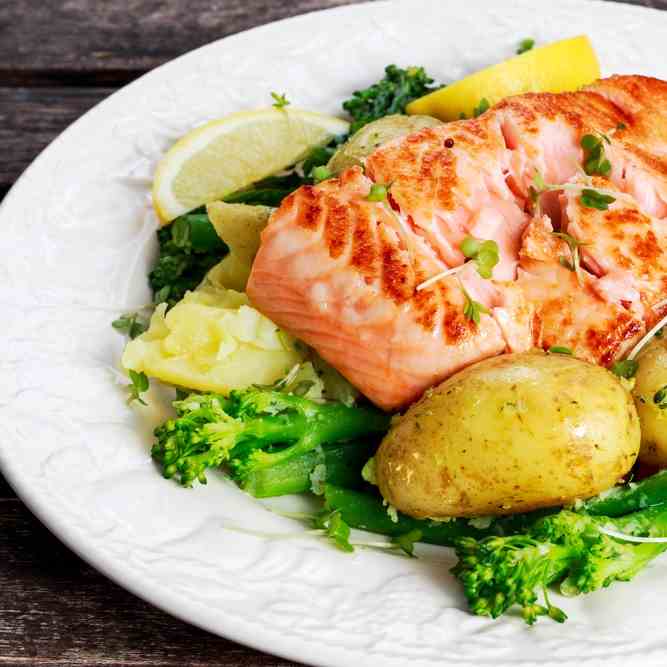 4 Minute Salmon, Broccoli - Potatoes