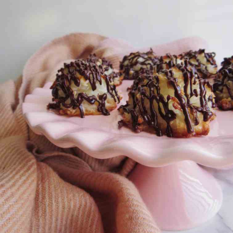 Coconut Macaroons w-Dark Chocolate Drizzle