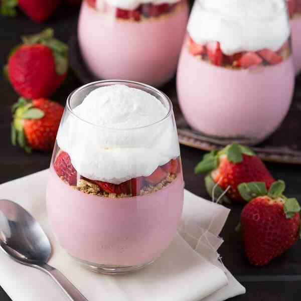  No-Bake Strawberry Cheesecake Mousse 