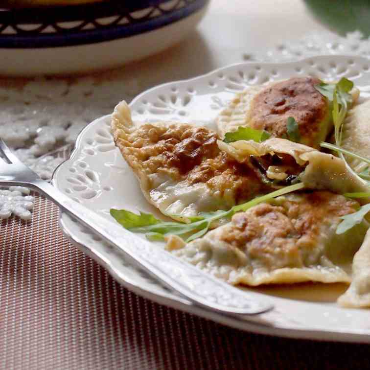 Spinach,mushroom and cheese pierogi