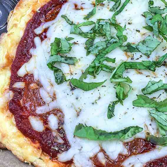 Easy Weeknight Keto Pepperoni Pizza