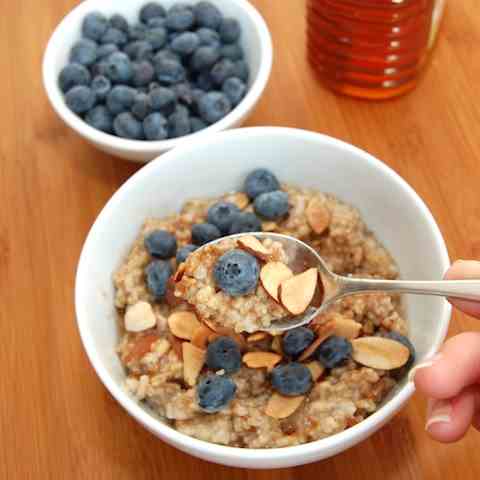 Overnight Honey-Almond Multigrain Oatmeal