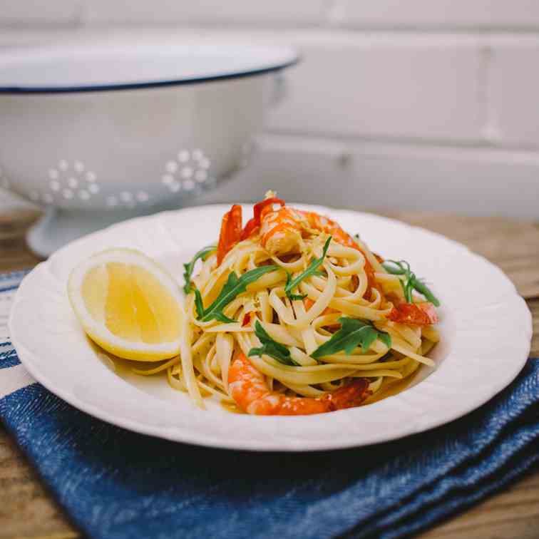 Zesty Lemon & Garlic Prawn Linguine