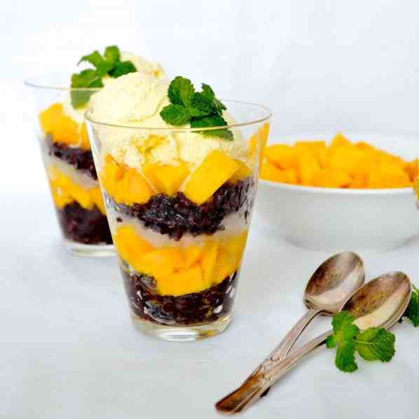 Thai Black Sticky Rice Mango Dessert