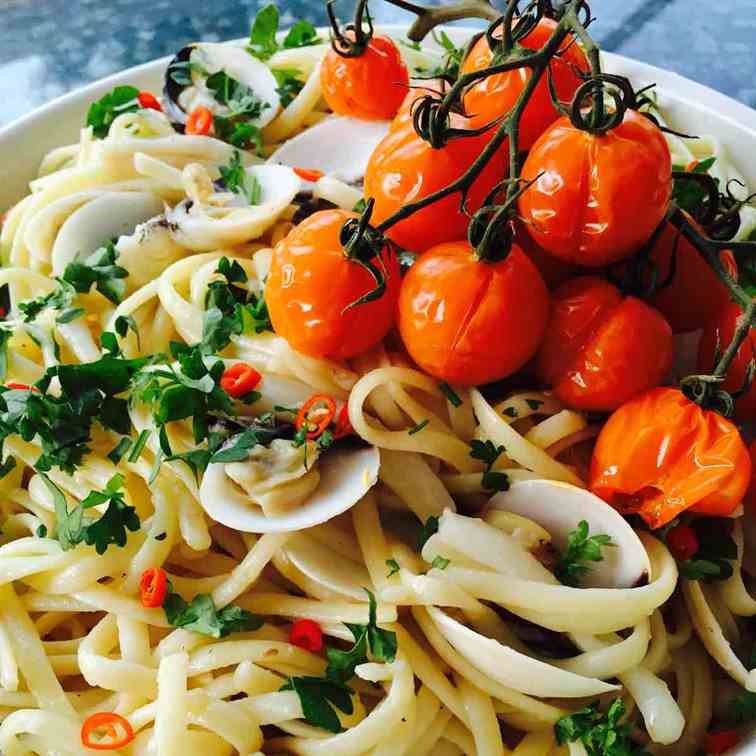 Linguini pasta with clams and calamari