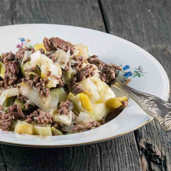 Braised leeks with minced beef