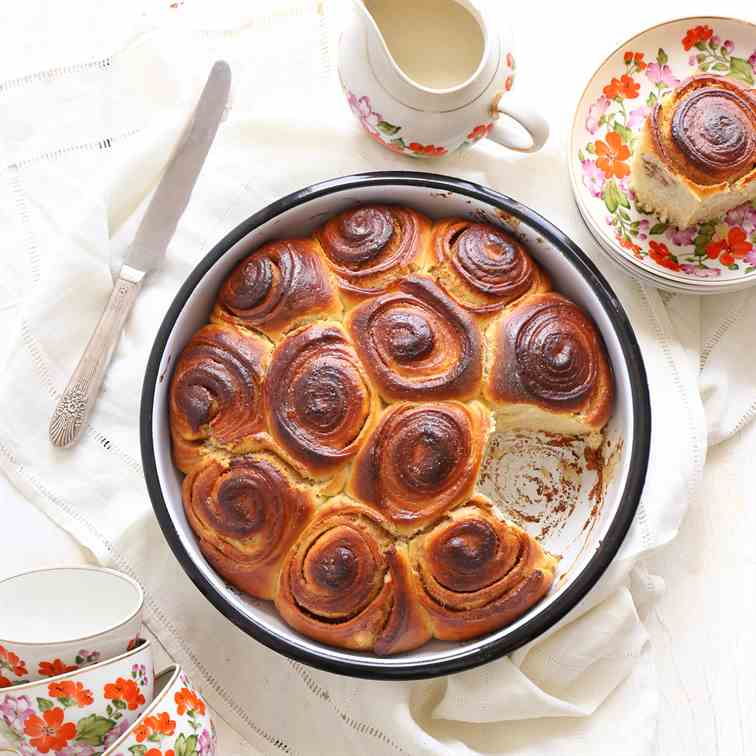 Ricotta Cinnamon Roll Cake