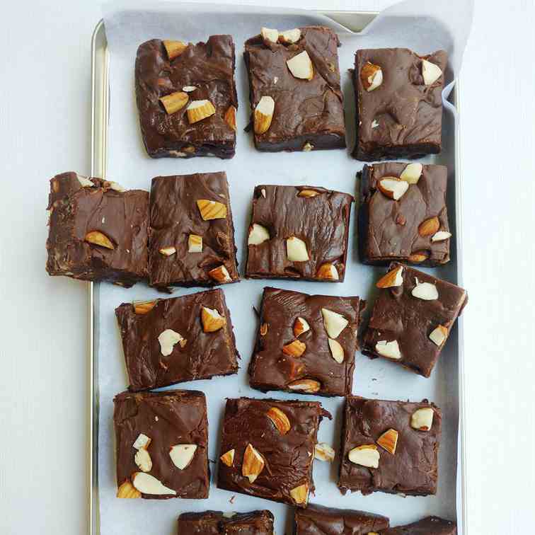 Roasted almond fudge