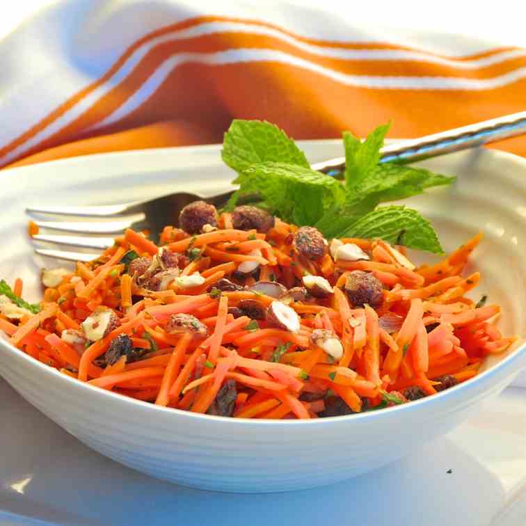 Carrot salad with candied hazelnuts