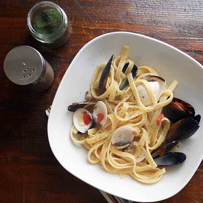 Seafood linguine