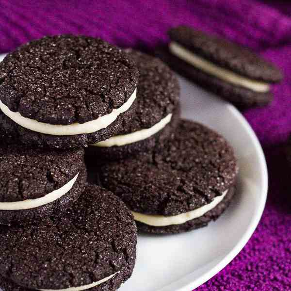 Vanilla Filled Chocolate Cookies