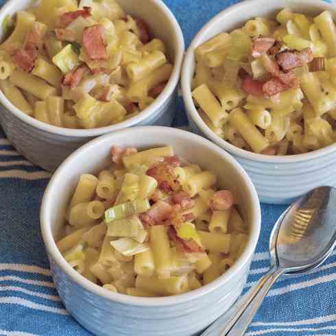 Mac and cheese with bacon and leeks