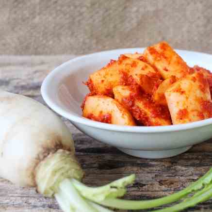 Kkakdugi (Korean Radish Kimchi)