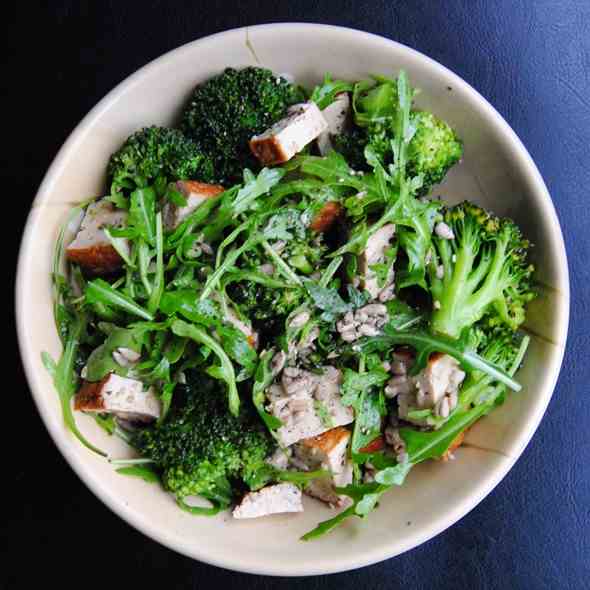 Salad with smoked tofu