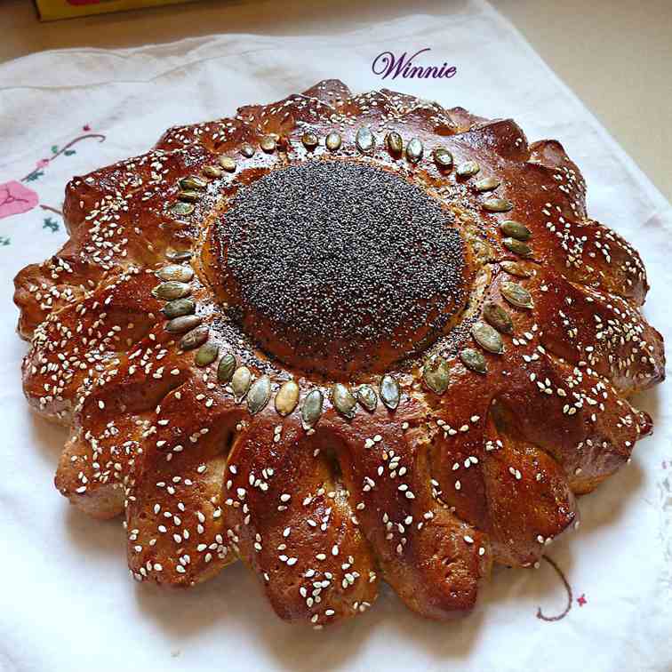 Flower-shaped Challah