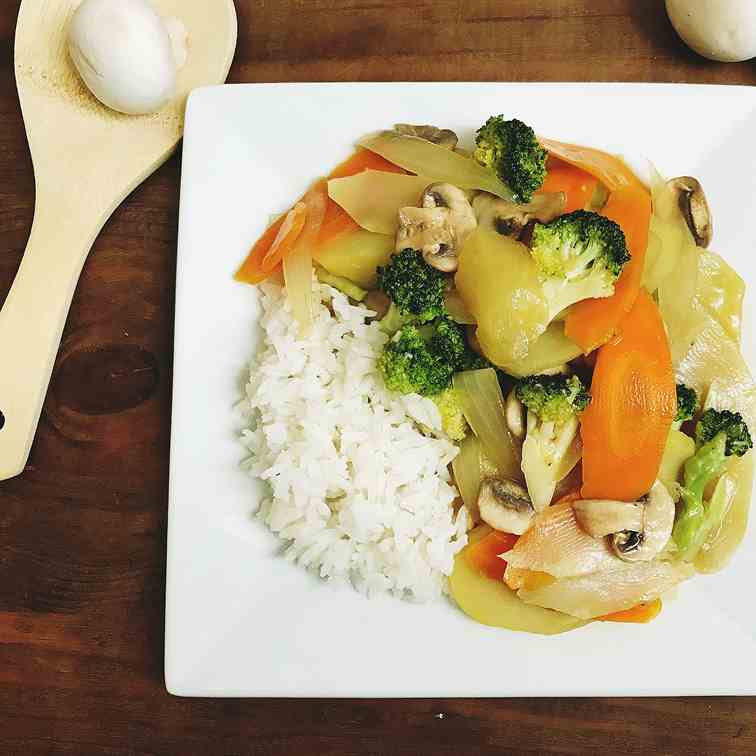 Stir-fried broccoli, carrot and potato