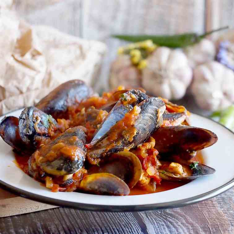 Chilli tomato mussels