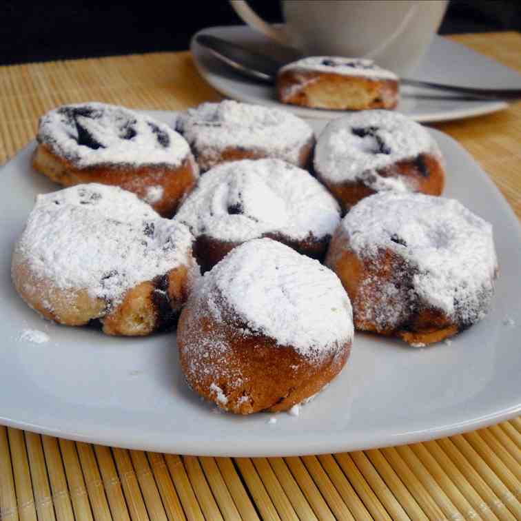 homemade cookies cinnamon or cocoa